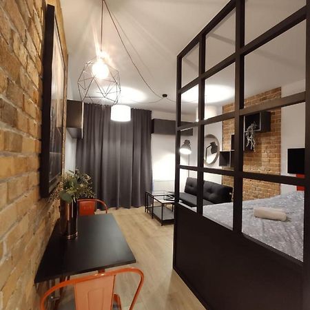 Red Wall Apartment In The Old Town Gdańsk Kültér fotó