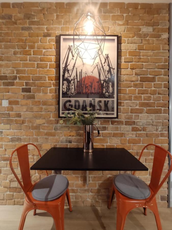 Red Wall Apartment In The Old Town Gdańsk Kültér fotó