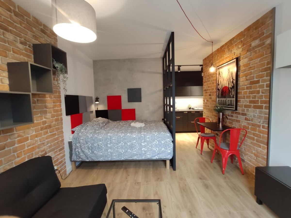 Red Wall Apartment In The Old Town Gdańsk Kültér fotó